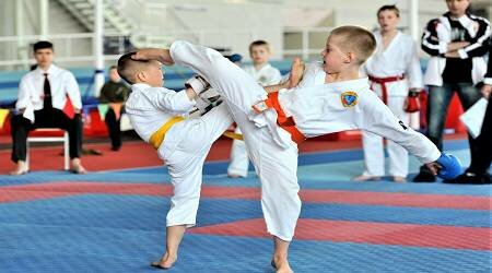 В ИК № 3 г. Скопин Рязанской области функционирует спортивная секция, где детей учат основам самообороны, в том числе карате